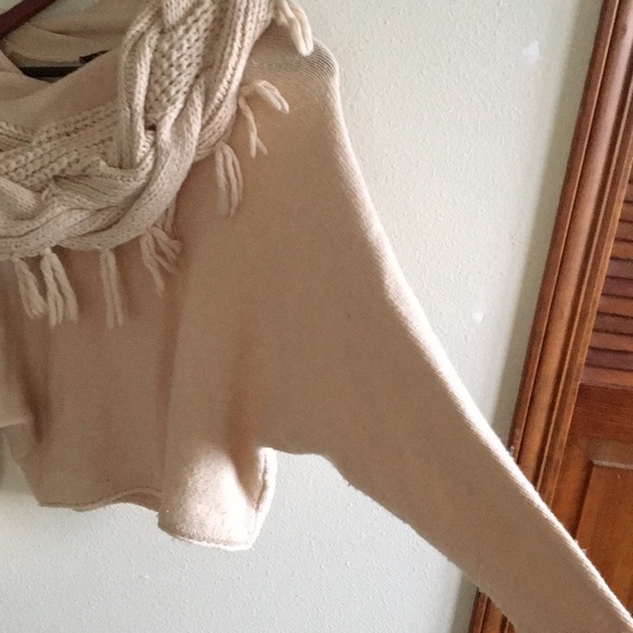 BCBG MAX AZRIA Scarf collar sweater - Picture 7 of 7